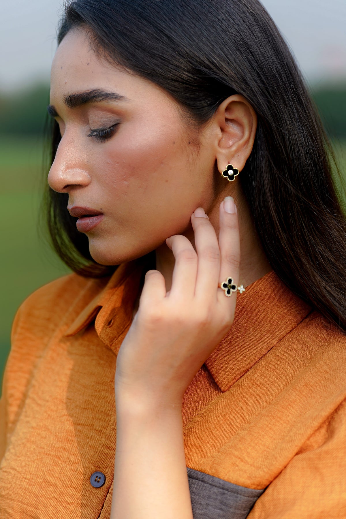 The Trèfle Pavè Accent Ring- Noir