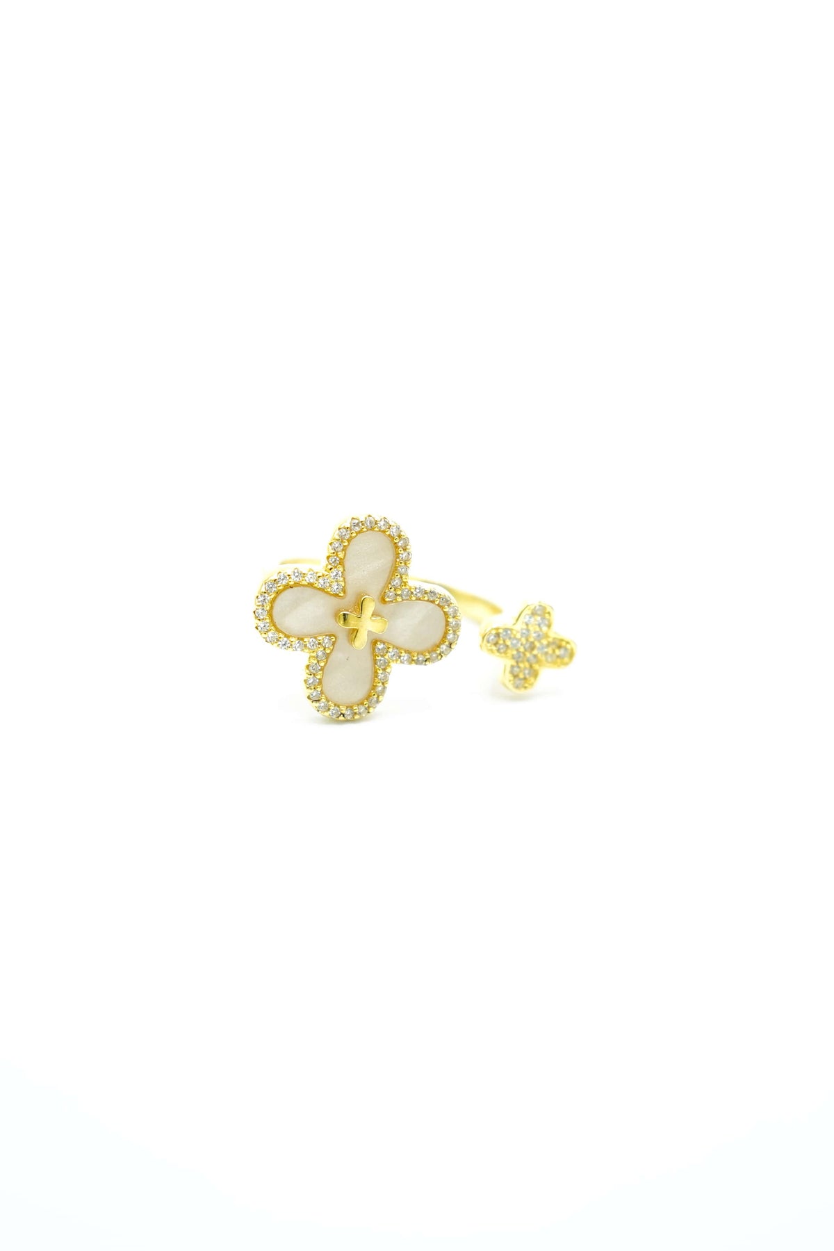 The Trèfle Pavè Accent Ring-Iridescent