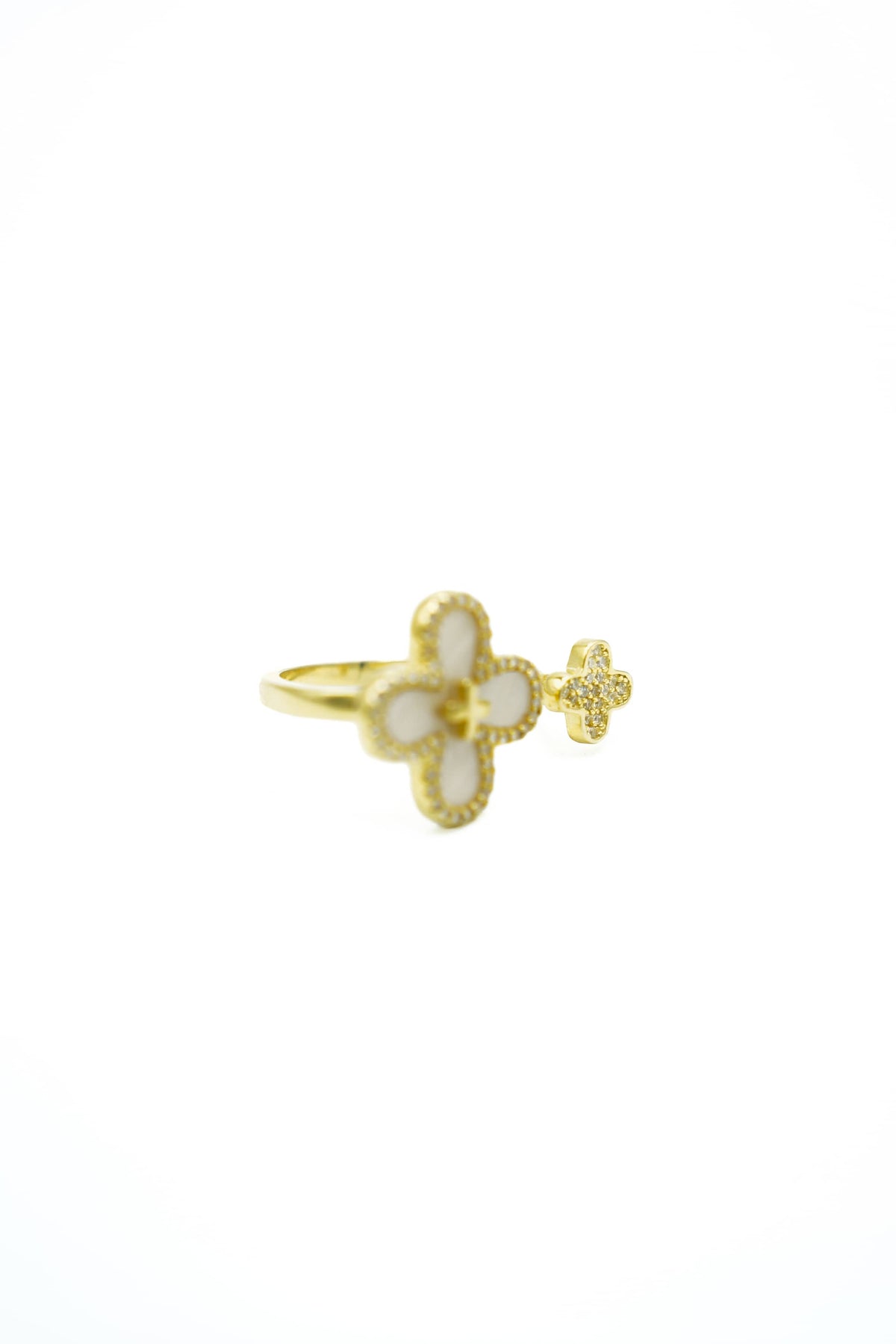 The Trèfle Pavè Accent Ring-Iridescent