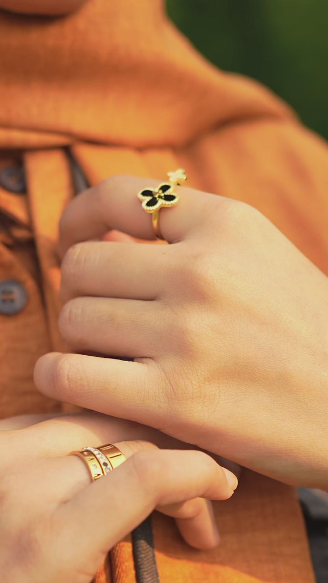 The Trèfle Pavè Accent Ring- Noir